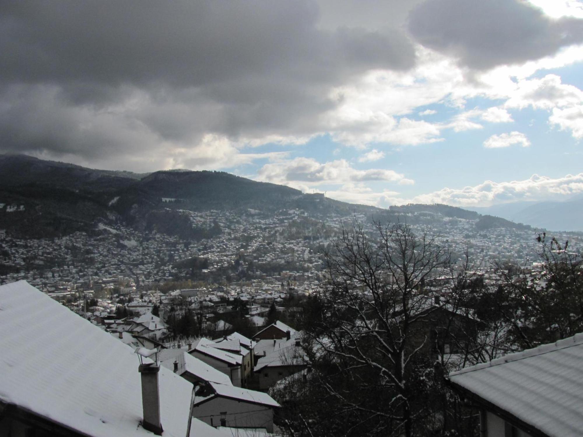 Apartment Safir - Free Parking Sarajevo Exterior photo