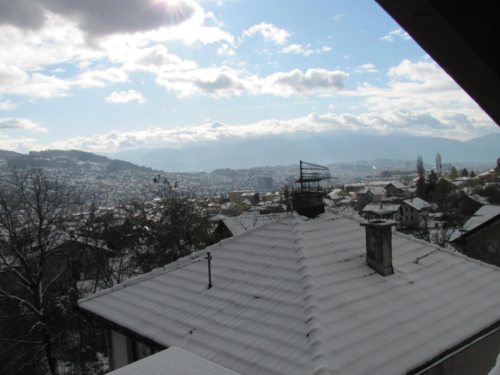 Apartment Safir - Free Parking Sarajevo Exterior photo