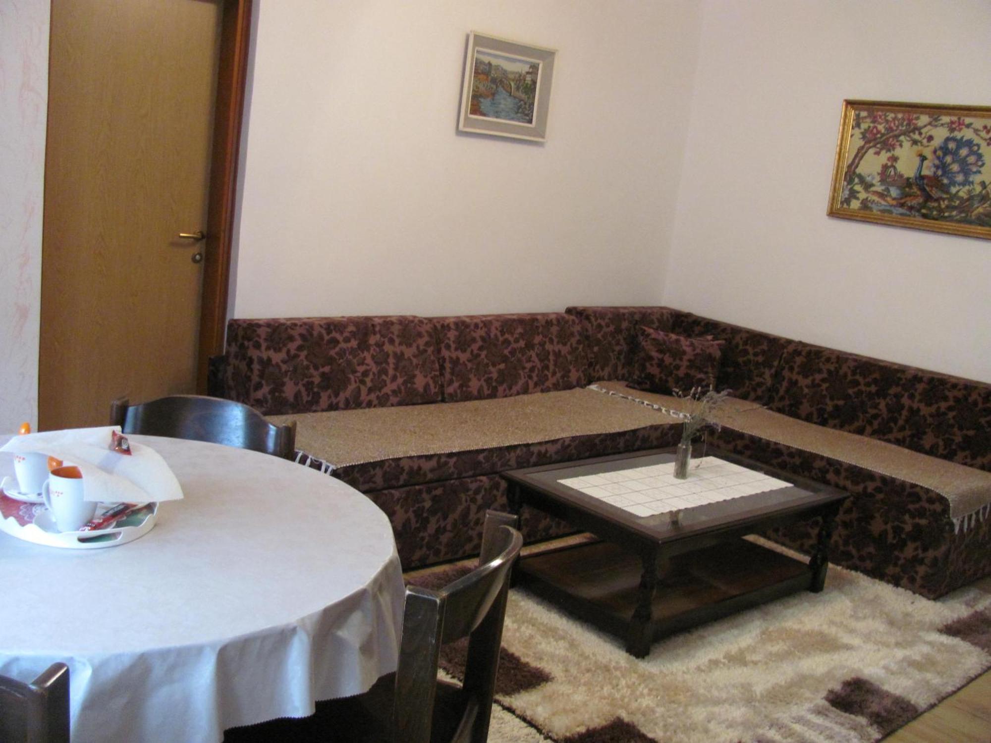 Apartment Safir - Free Parking Sarajevo Exterior photo