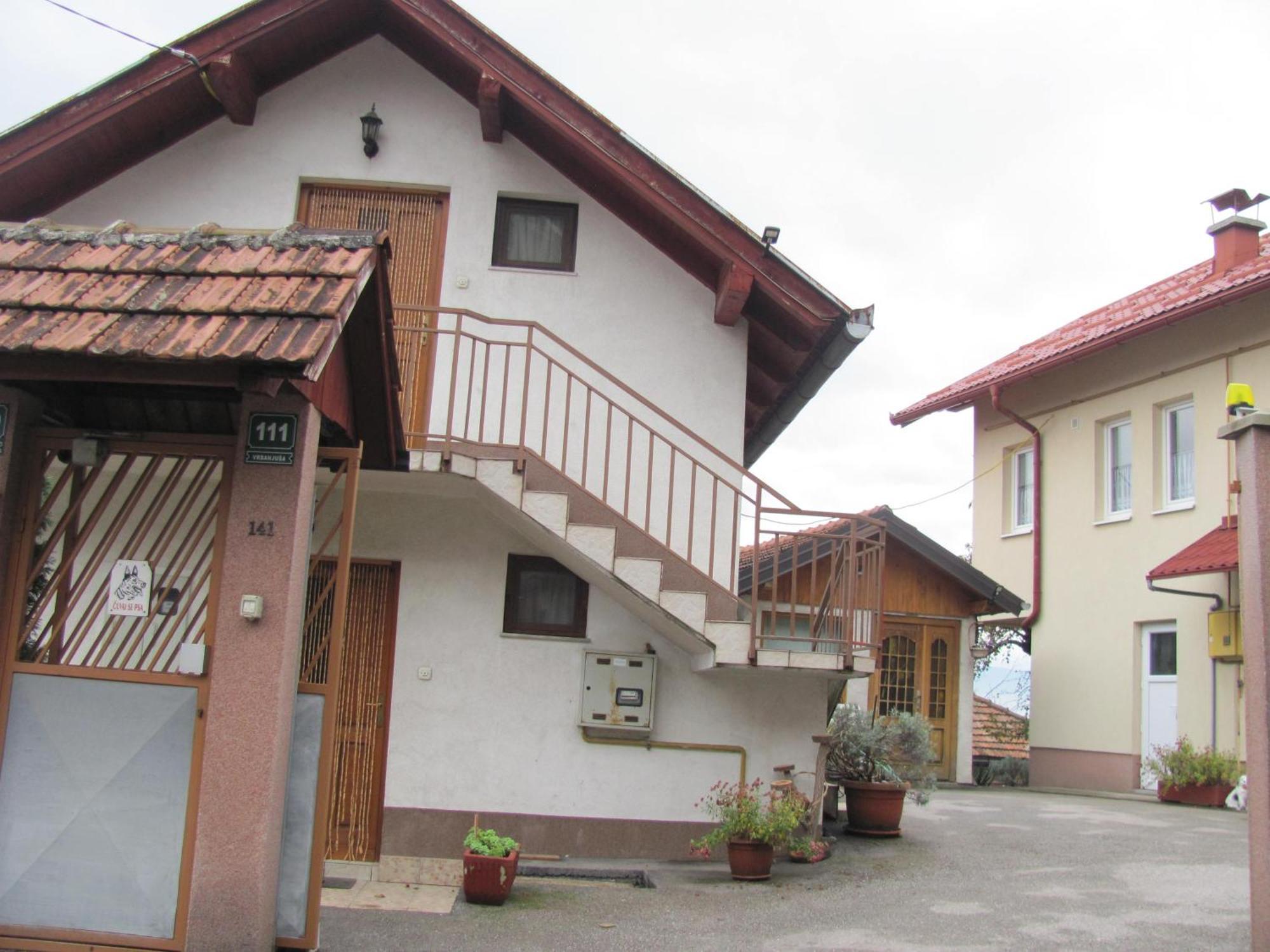 Apartment Safir - Free Parking Sarajevo Exterior photo